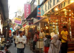 Lad Bazaar is a famous bangle market in the Charminar area of ​​the old city of Hyderabad.