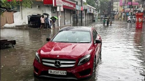 Ghaziabad Man Sends Legal Notice to Municipal Corp Over Car Damaged by Waterlogging
