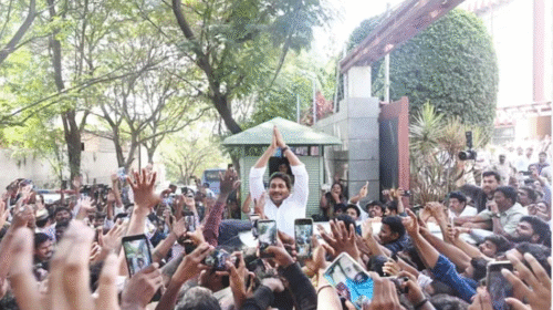 హైదరాబాద్‌లో విచారణకు హాజరైన జగన్… వైసీపీ కార్యకర్తల హల్‌చల్, ‘2029’ నినాదాలతో హాట్‌టాపిక్